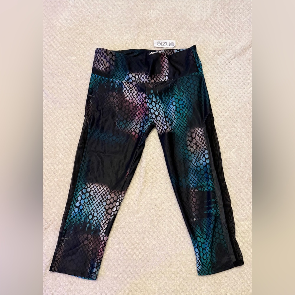 NWT Onzie Snake Animal Print Capri Legging